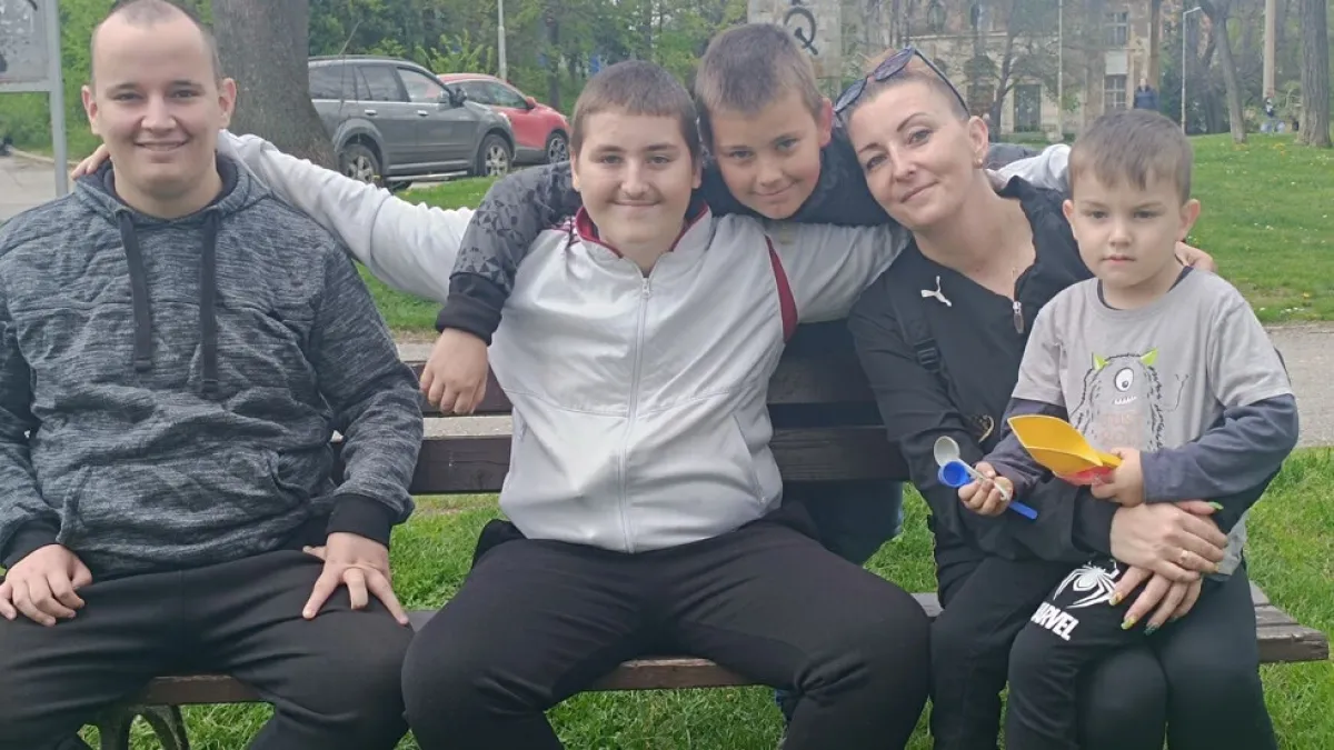 След месец борба: Развръзка с 13-г. Алекс, който беше в болница с менингококова инфекция