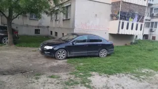 Пловдичанин показа как да направим кочина пред блока с колата си СНИМКИ 