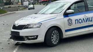 Първо в БЛИЦ: Жестоко меле с патрулка в луксозен столичен квартал СНИМКИ