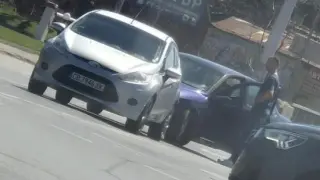 Две коли се сблъскаха в София СНИМКИ