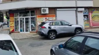 Ето как родният гений зарежда електричка, мрежата прегря СНИМКА