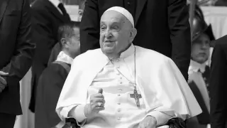 Светът скърби за папа Франциск СНИМКИ