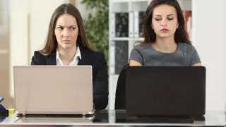 Тези фрази издават, че човекът срещу вас ви мрази 