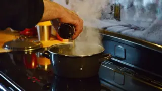 Шок: 90-г. баба уби приятелката си с тенджера след половин век дружба 