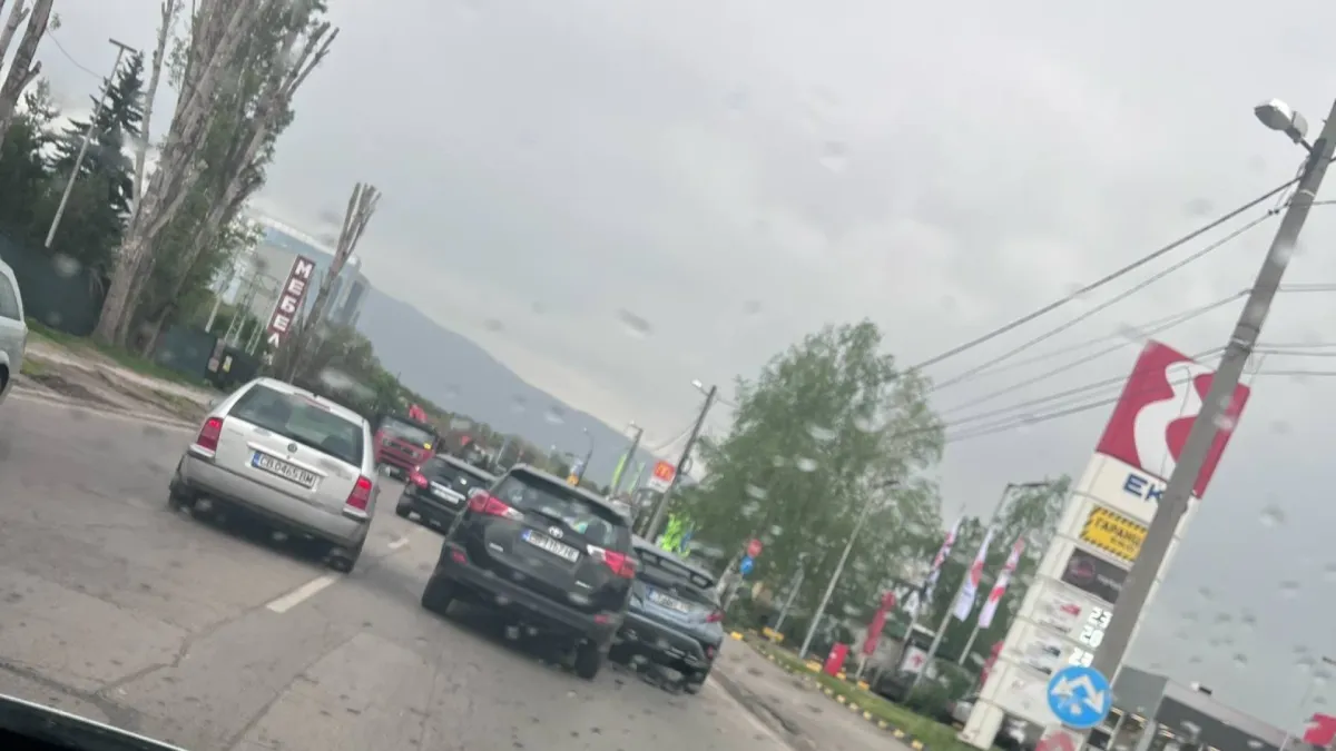 Верижна катастрофа в посока "Люлин" в София СНИМКИ
