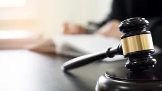 Съдът върна на поста директорката на столично училище, хваната с подкуп