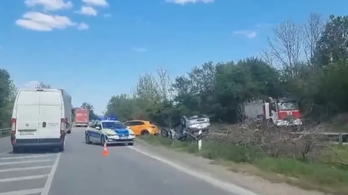 Кола с бясна каскада на пътя София-Варна, хвърчат линейки ВИДЕО