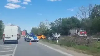 Кола с бясна каскада на пътя София-Варна, хвърчат линейки ВИДЕО