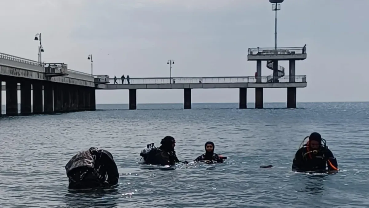 Водолази се гмурнаха в морето край Бургас и ето какво намериха СНИМКИ