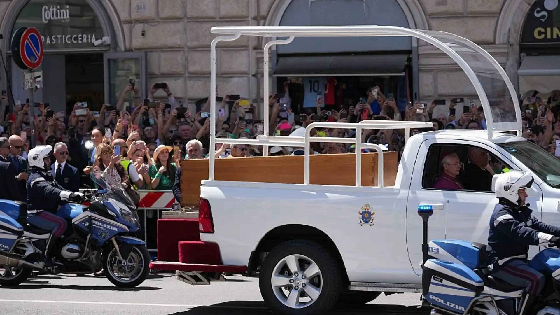 Не е за вярвани какви хора присъстваха на погребението на папа Франциск