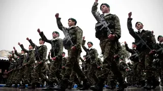 Гърция стяга армията, иска 150 000 да са готови за бой
