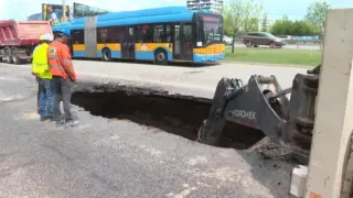 Притеснителни подробности за портала към ада, зейнала на "Цариградско шосе" в София ВИДЕО