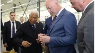 Какво видя председателят на Европейския съвет в заводa „Арсенал“ СНИМКИ