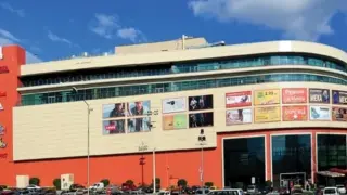 Голям наш мол е пред затваряне, тъне в разруха и мизерия СНИМКИ