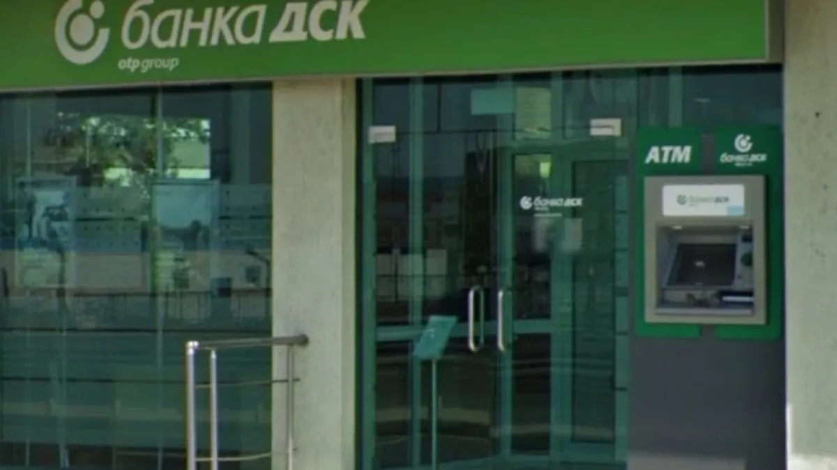 Всички със сметки в тези 2 големи БГ банки да четат: Чакат ги важни промени на тарифи и лихви