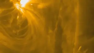 Показаха на ВИДЕО уникално явление, танцуващо край Слънцето 