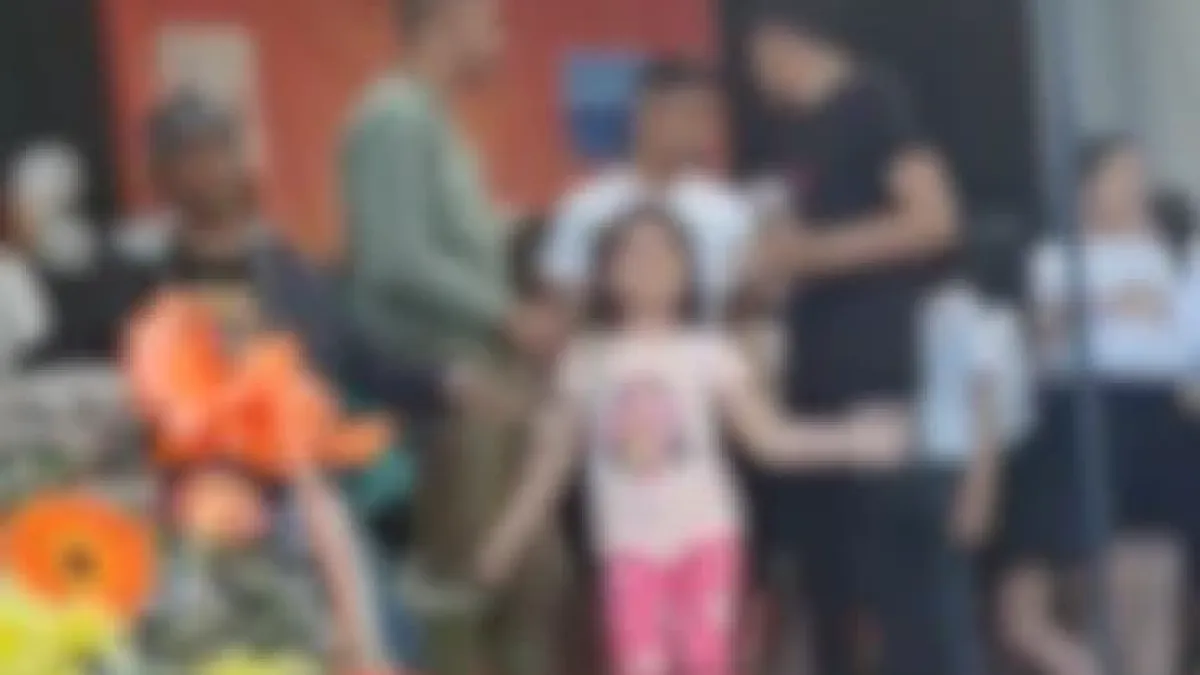 Скандално: Родно школо празнува годишнината си с кючеци на сцената ВИДЕО 