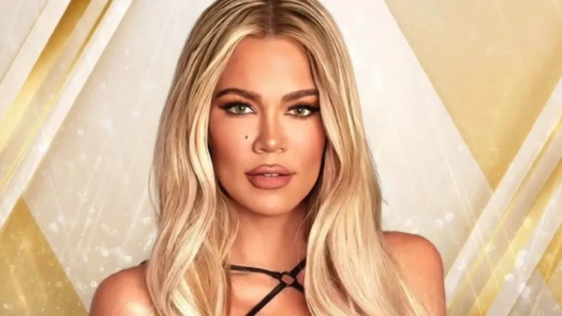 Клои Кардашиян показа стегнатата си фигура в изрязан бански СНИМКИ 18+