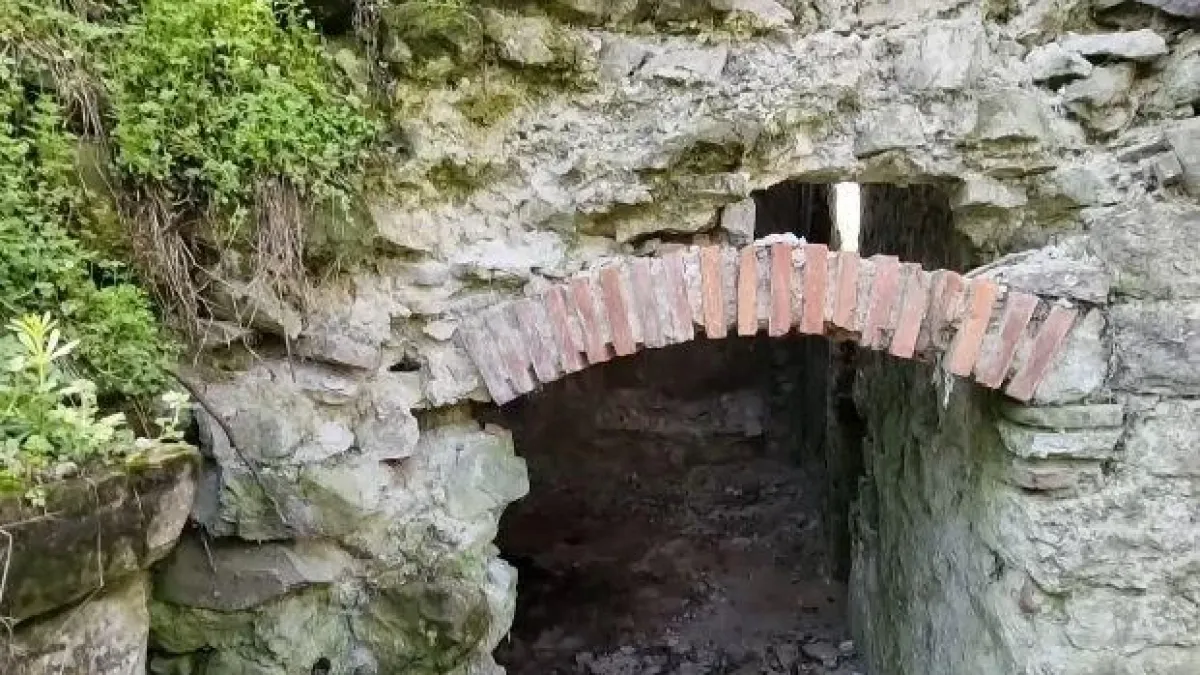 Стара баня в наш курорт привлича туристи, но...