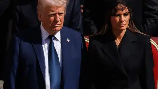 Тръмп не се шегува - пусна своя СНИМКА като папа 