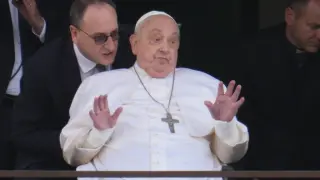 Тъмната страна на Ватикана: Папа Франциск прикрил десетки изнасилвания в църквата!