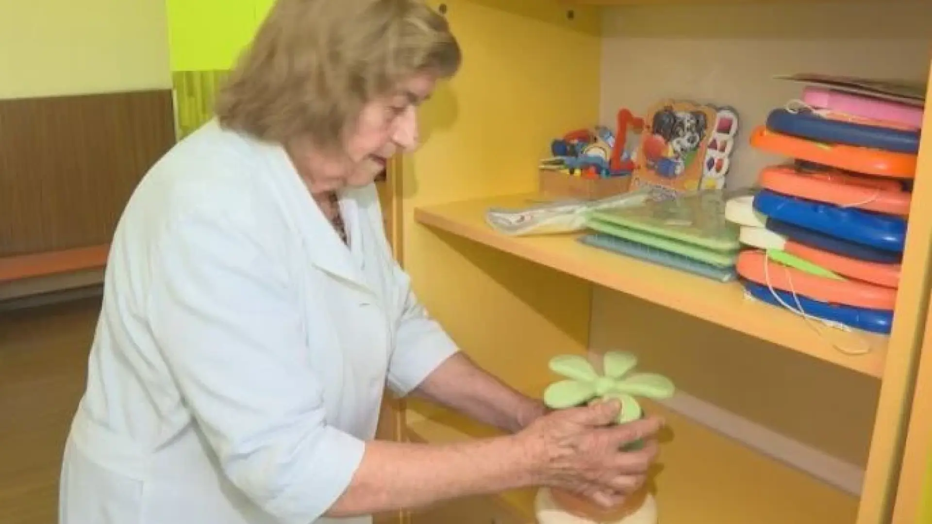 Под дъното: 89-г. медсестра крепи цяла ясла 