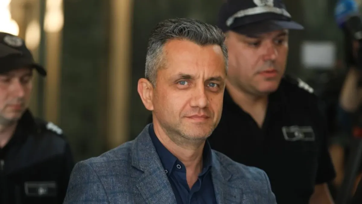 Ето го окован в белезници корумпирания Мирослав Беляшки СНИМКИ