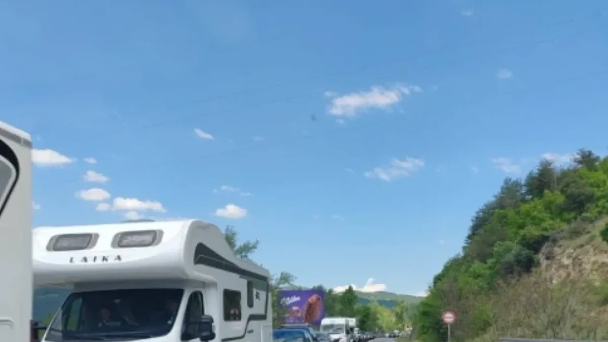 Шофьорите: Те са виновни за тапата в Кресна, ужасът продължава