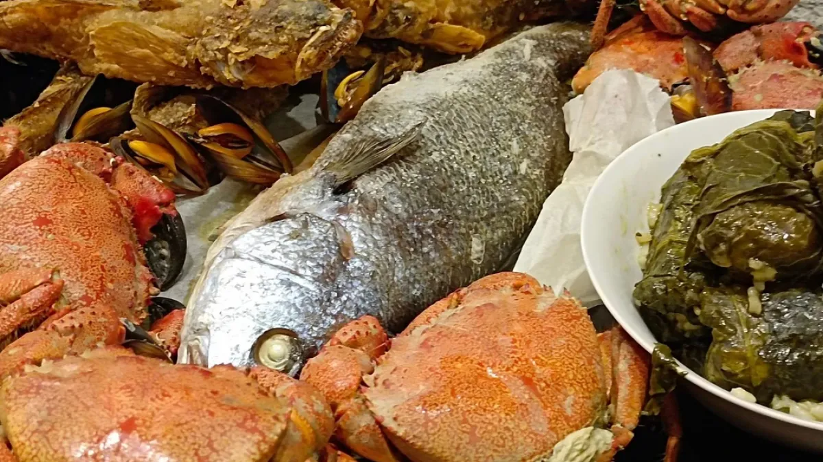 Цена 48 лв. за 4 човека, а на масата най-вкусната черноморска риба, раци и сарми СНИМКИ