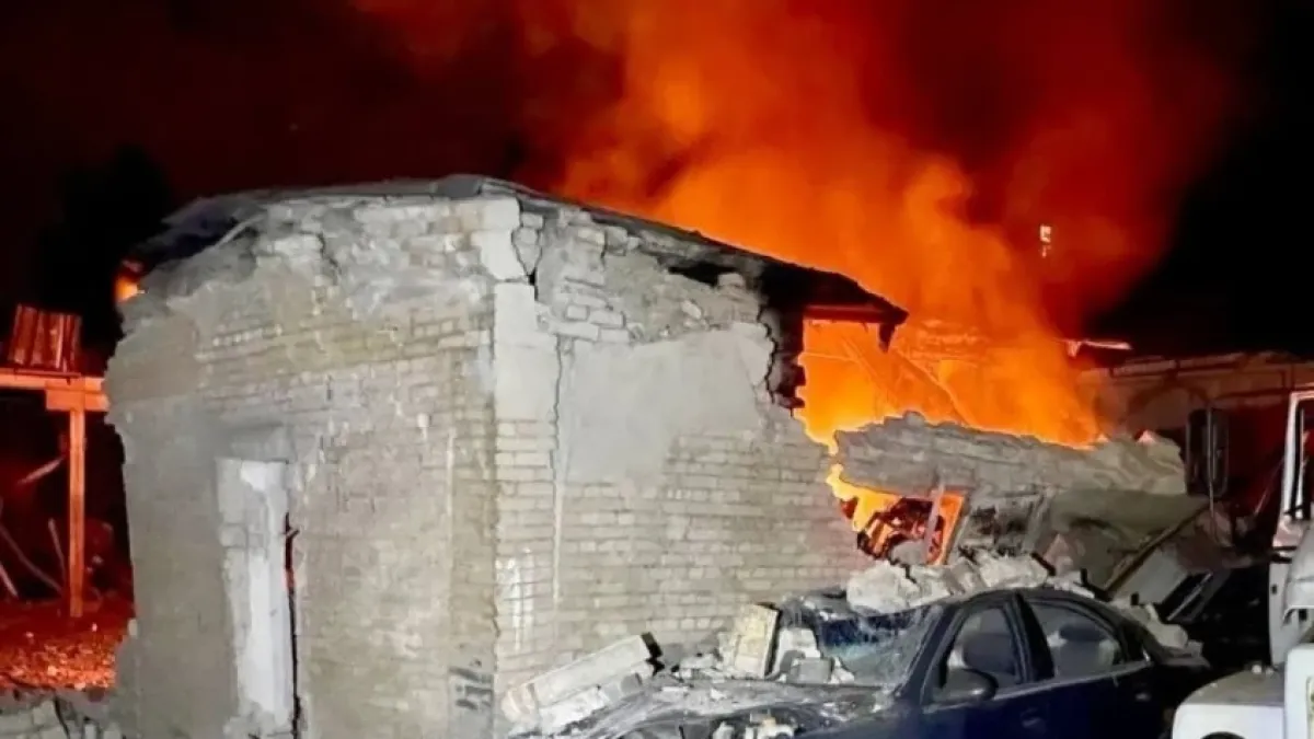 Пожари и хора под развалините след масирана атака с дронове по Запорожие ВИДЕО