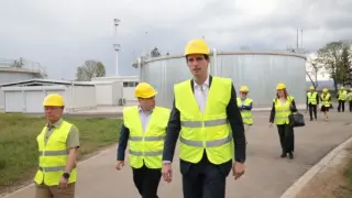 Еврокомисарят Вопке Хукстра посети пречиствателната станция за отпадъчни води на София