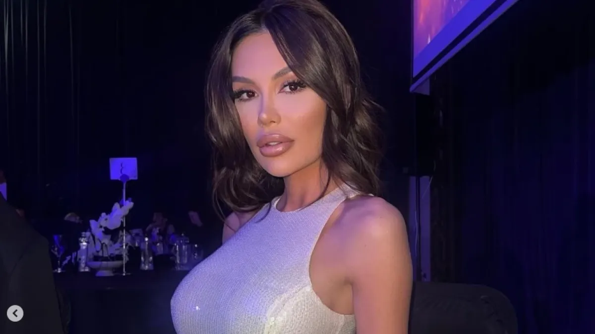 Опа! Моника Валериева лъсна по прашки СНИМКИ 18+