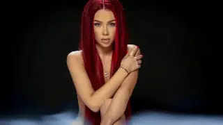Певицата Симона напълни пазвата си със силикон СНИМКИ 18+