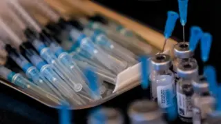 Лекар: Ваксинацията, която се предлага да стане задължителна, ще предпази най-уязвимите