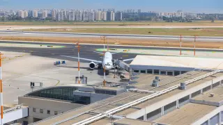МВнР с важно предупреждение към българите след удара по летището в Тел Авив 