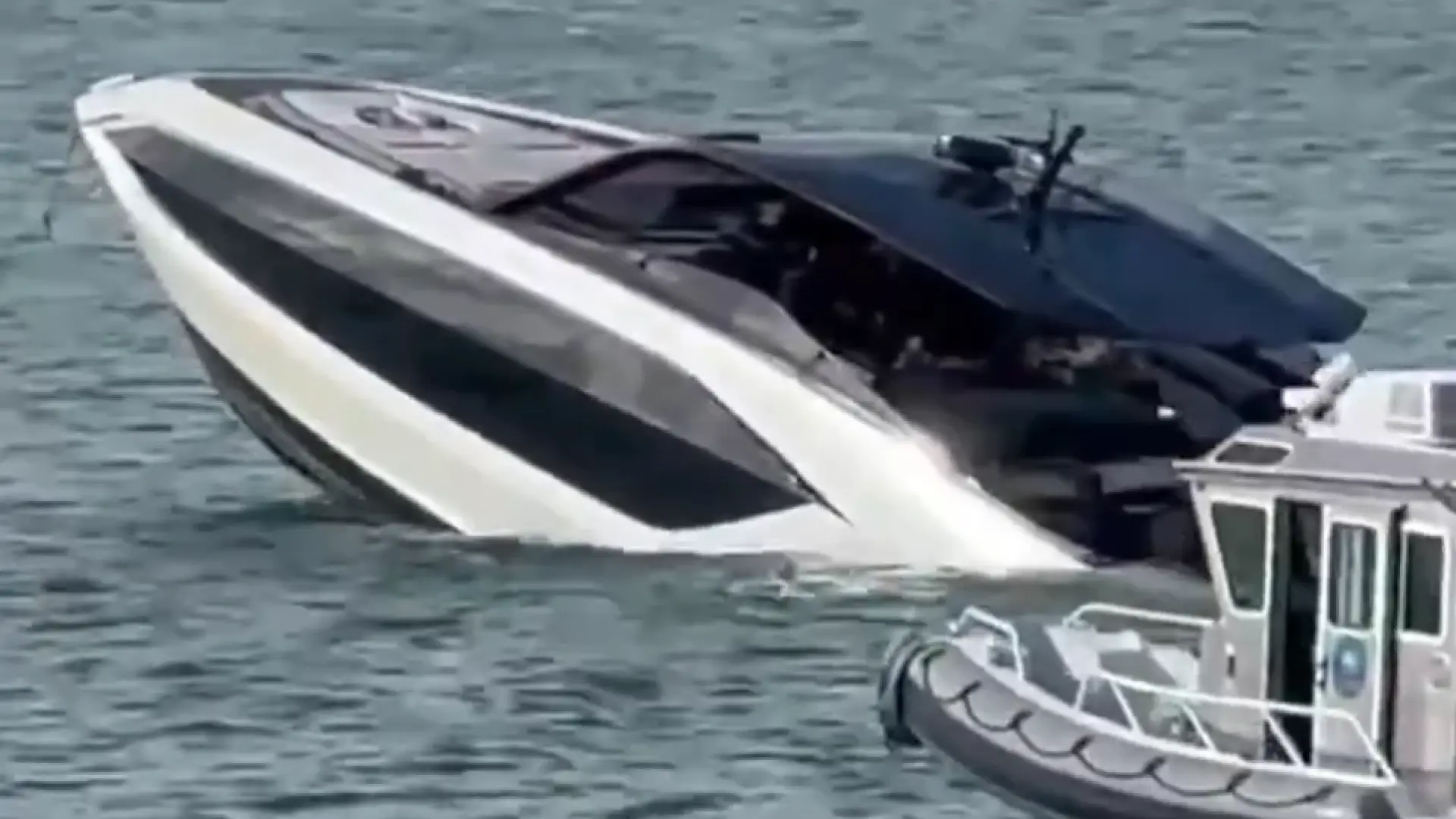 Кошмарен инцидент: Потъна луксозна яхта, пълна с инфлуенсъри ВИДЕО