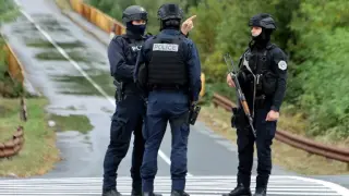 Баща хвана нож и кла наред семейството си, дъщеря му издъхна