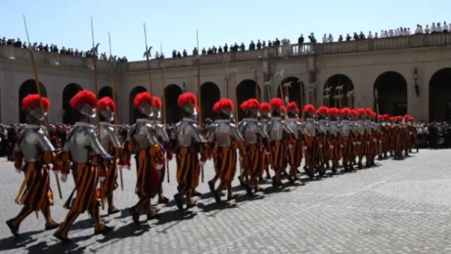 Откъснати от света: Ватиканът обяви, че прекъсва...