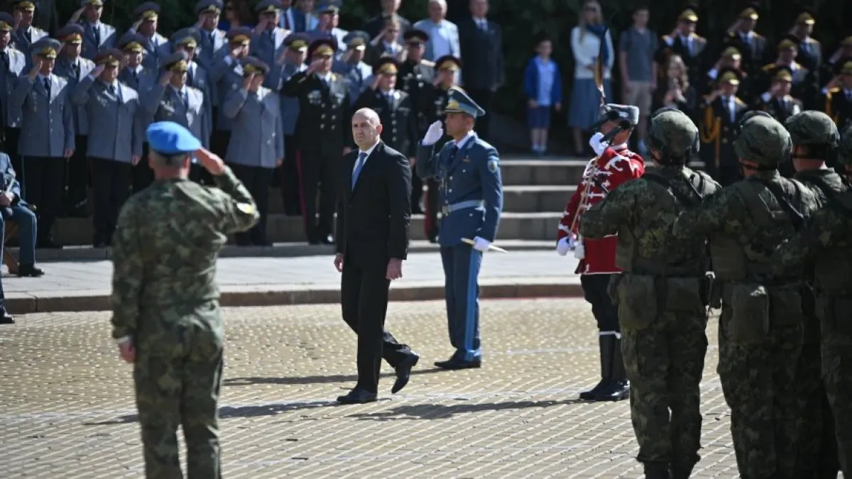 Радев ни прилага ченгеджийски номера. Фатмак да е, какъв да е!