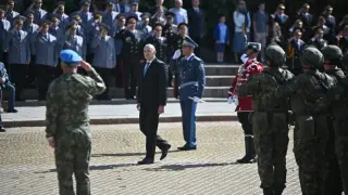 Радев ни прилага ченгеджийски номера. Фатмак да е, какъв да е!