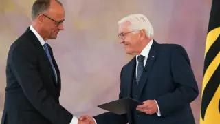 Драмата има своя край, но още утре голям лидер чака Мерц