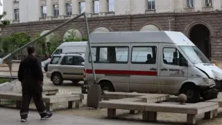 Извънредна ситуация пред президентството СНИМКИ