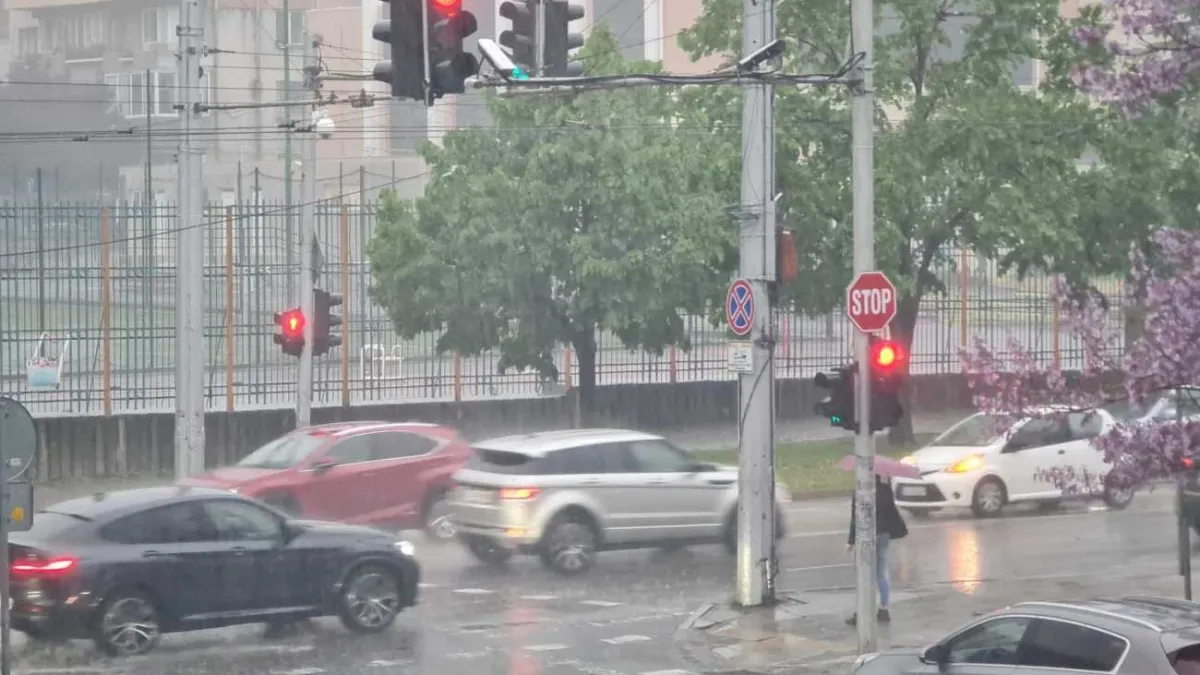 В Бургас бият тревога: Не напускайте домовете си! Удари втора вълна на бурята
