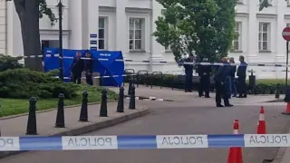 Студент коли и убива наред с брадва в голям европейски университет