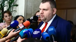 Пеевски: Пуделите се провалят навсякъде. Да спрат с предизборните кампании. Избори няма да има! Трябва да се работи за хората! БЛИЦ Live