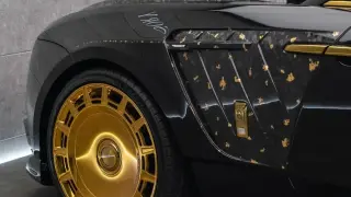Лукс от най-висок клас: Пуснаха на пазара златен Rolls-Royce СНИМКИ