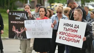 Пореден протест в София: Обградиха Окръжния арест СНИМКИ