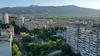 Страх скова голям столичен квартал, в междублоково пространство се появи... СНИМКИ