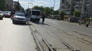 Първи подробности за кървавия екшън насред София, има ранено дете и са намесени "локали" СНИМКИ