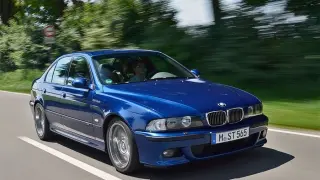 BMW показва ранни СКИЦИ на 5-Series E39: Дизайнът е изцяло различен